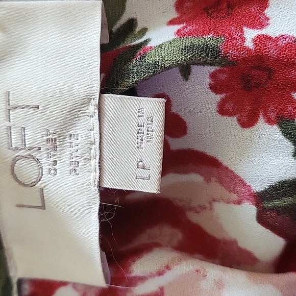 Loft Outlet,Women's Blouse white with flowers, Petite - Picture 6 of 6